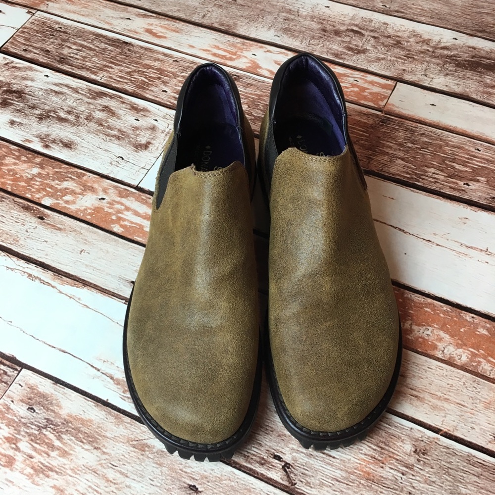 NWOT 🎉Donald J Pliner} sport style leather slipon
